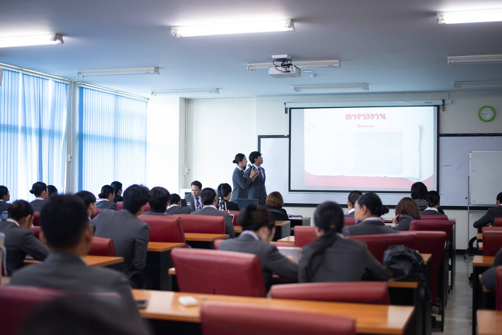 3rd-Year Aviation Business Students Present CWIE Internship Experiences at Southern Airports
