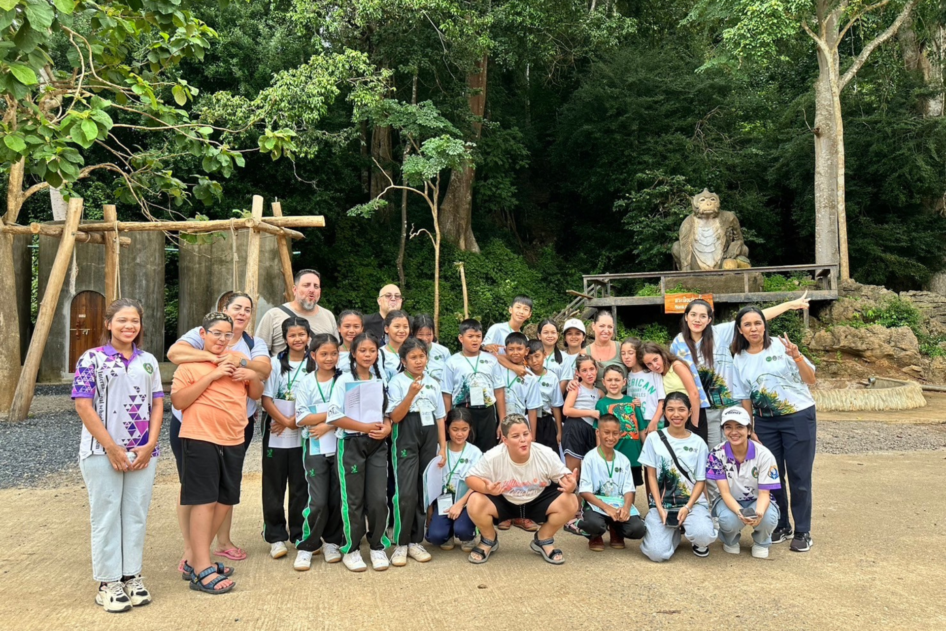 The International School of Tourism trained young tour guides for the youth of Khlong Sok community as part of the Social Engineer Classroom Project.
