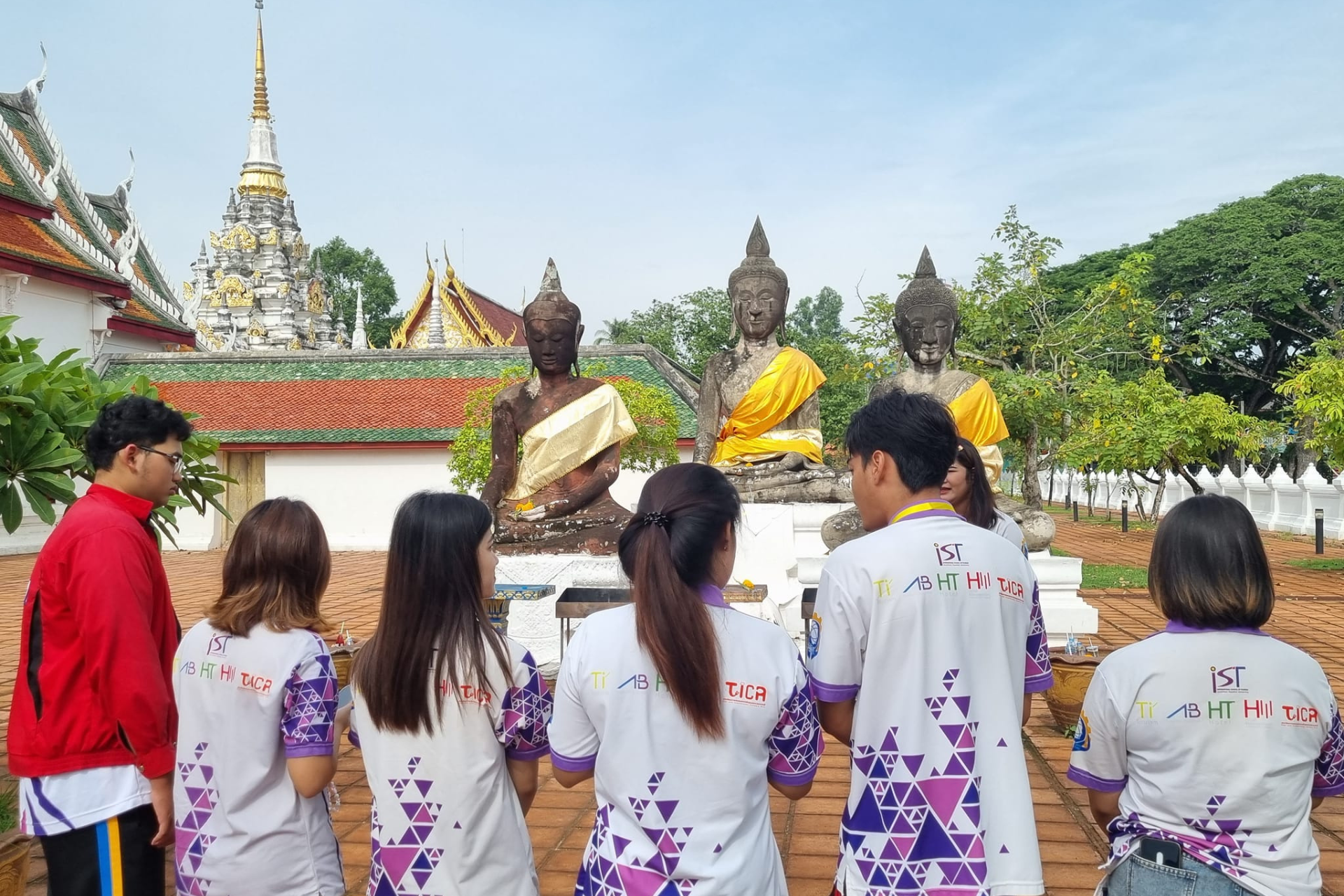 นศ.การท่องเที่ยว วิทยาลัยนานาชาติฯ ฝึกทักษะมัคคุเทศก์ เส้นทางป่า เขา เล สืบสานมรดกท้องถิ่น