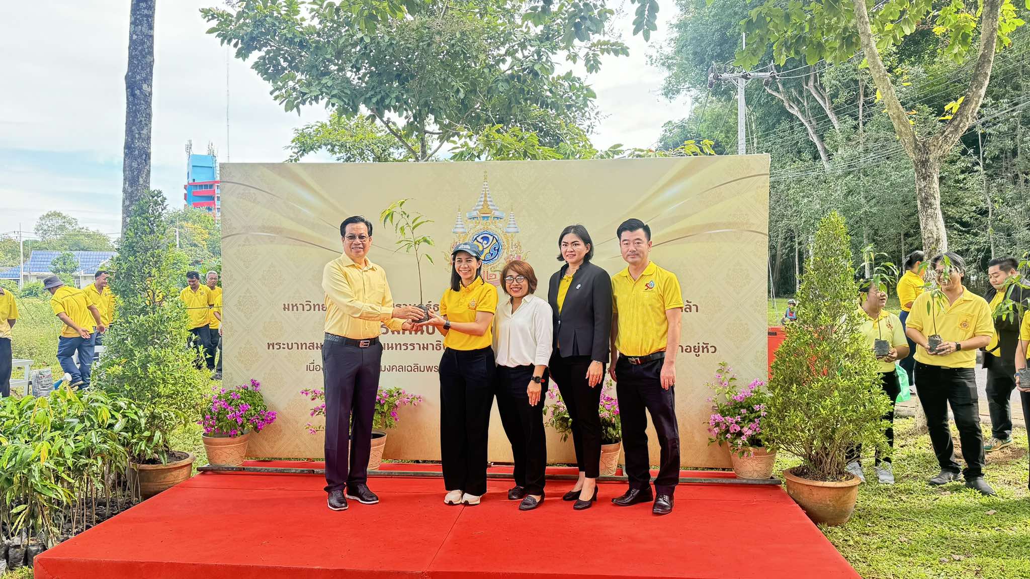 วิทยาลัยนานาชาติการท่องเที่ยวเข้าร่วมโครงการปลูกต้นไม้เฉลิมพระเกียรติฯ