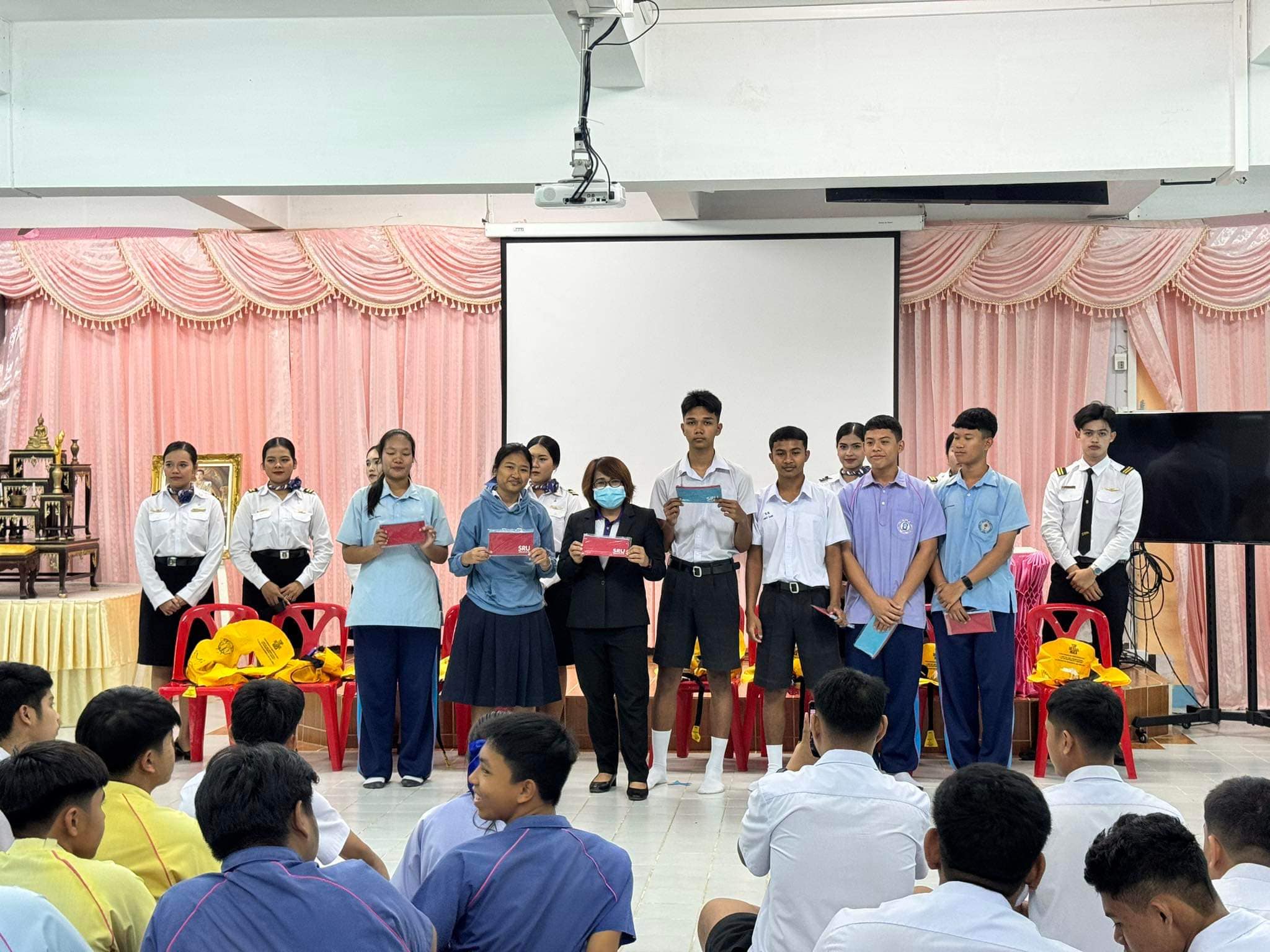 IST Provides Academic Services to Enhance English Communication Skills at Tha Chana School