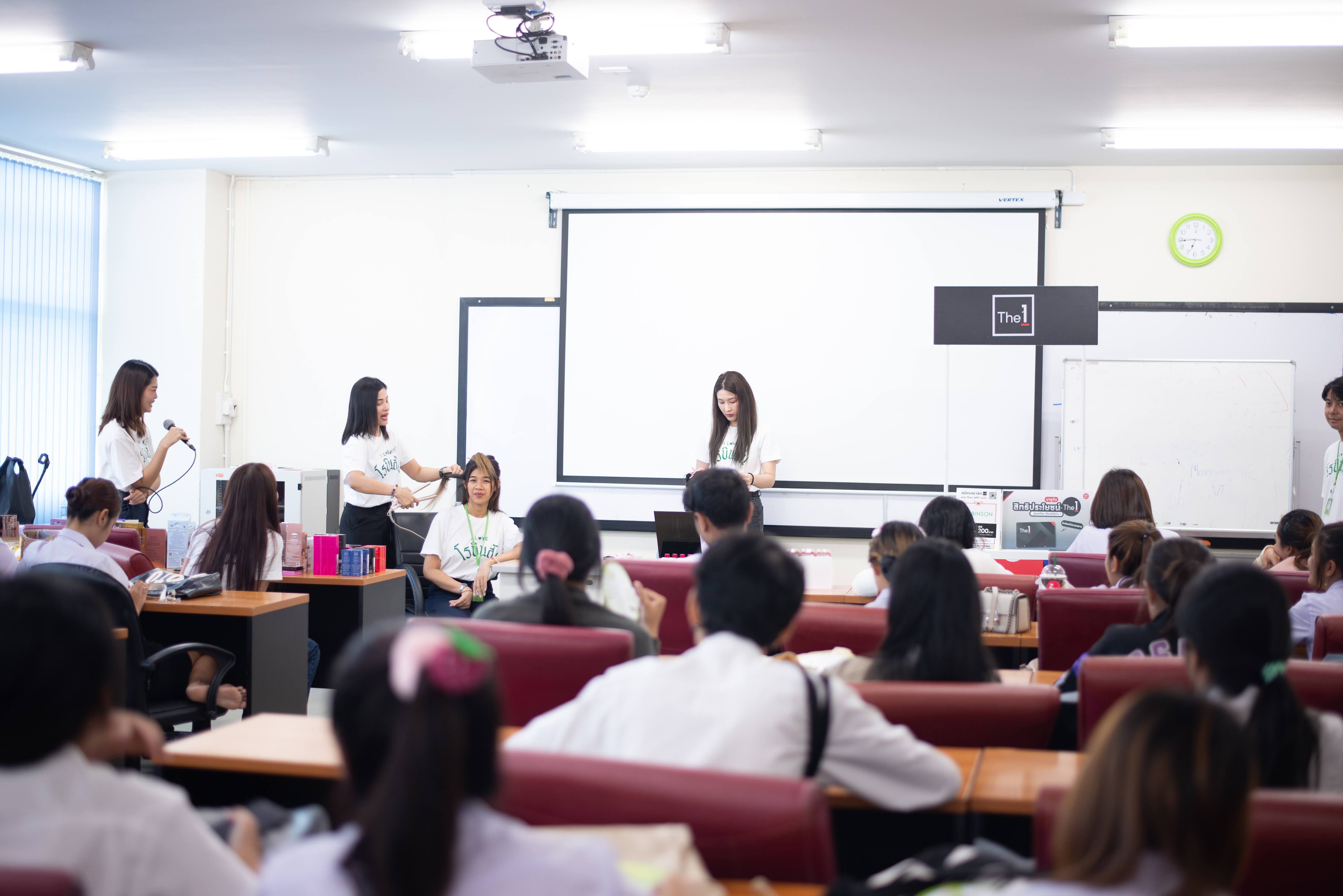 IST Students Joined Personality Development Workshop with Robinson Surat Thani