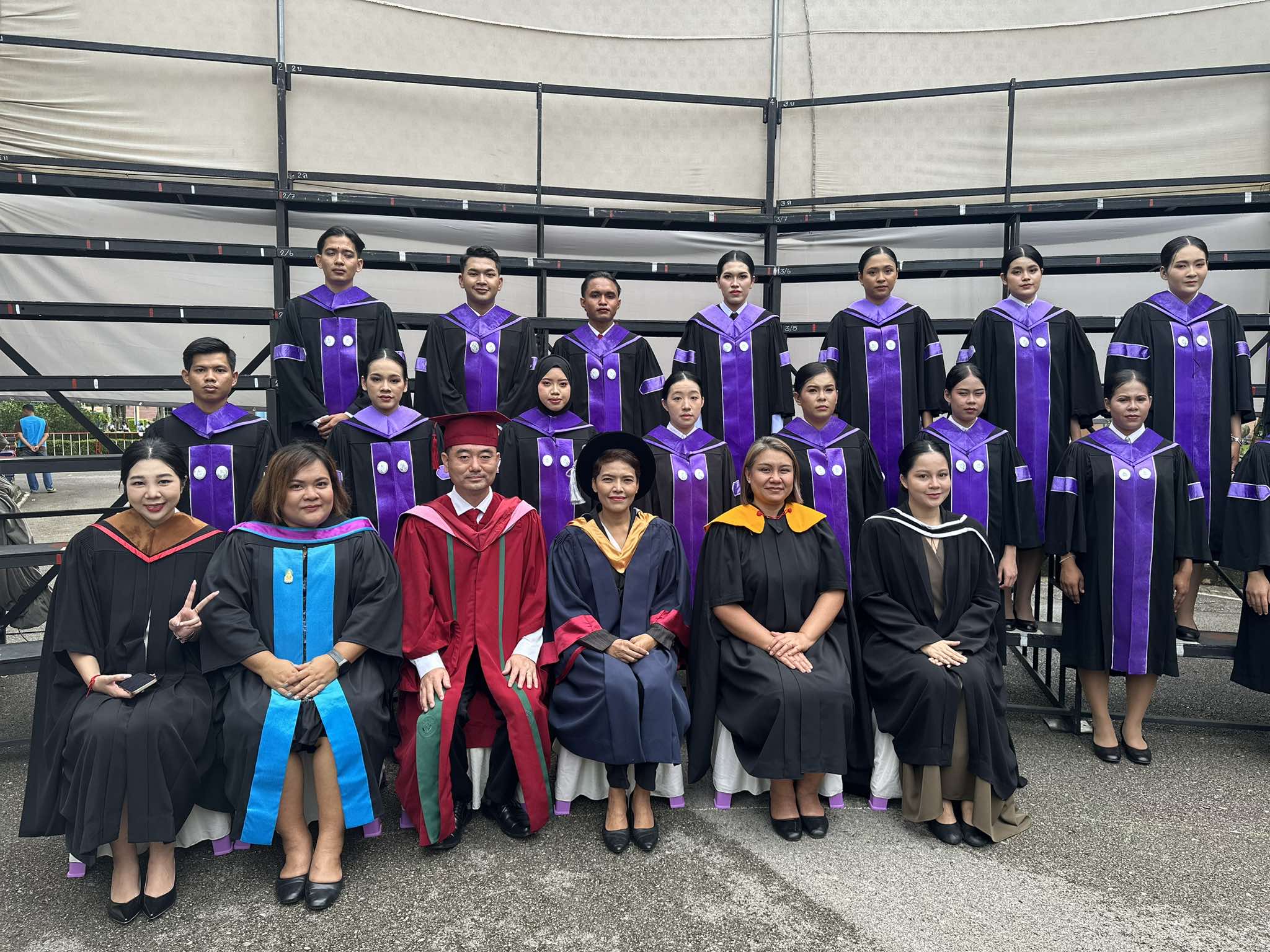 International School of Tourism Holds a Heartwarming Graduation Rehearsal