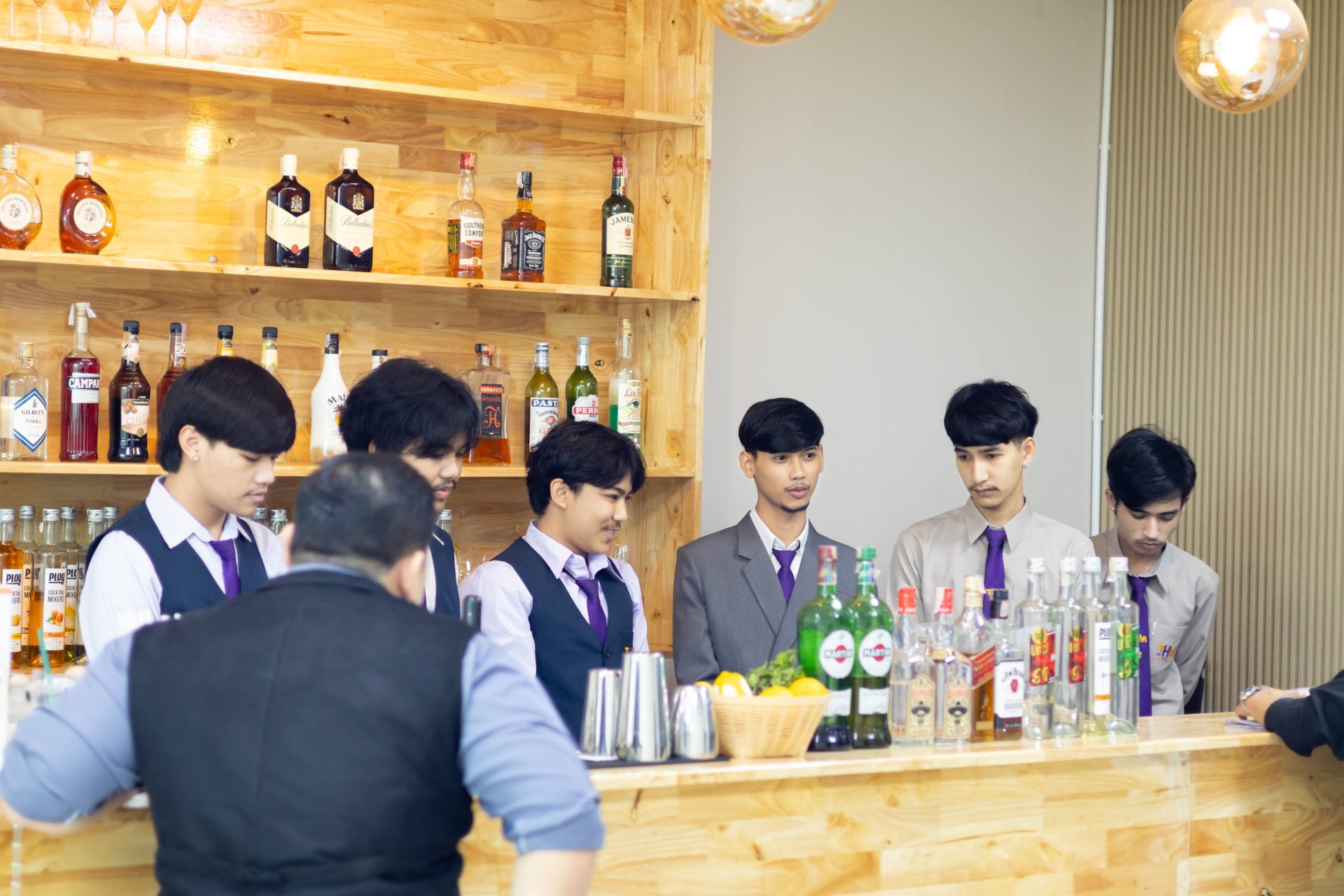 From Classroom to Hospitality Careers: IST Enhances Students’ Beverage-Mixing Skills Through Hands-On Workshop