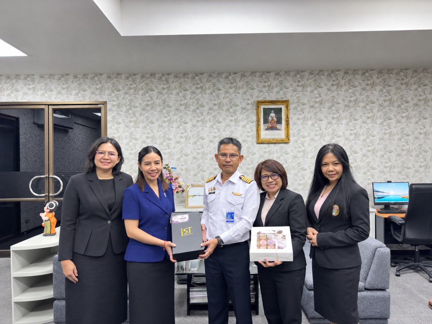 IST Congratulates Acting Director of Surat Thani Airport and Expresses Commitment to Education and Aviation Cooperation