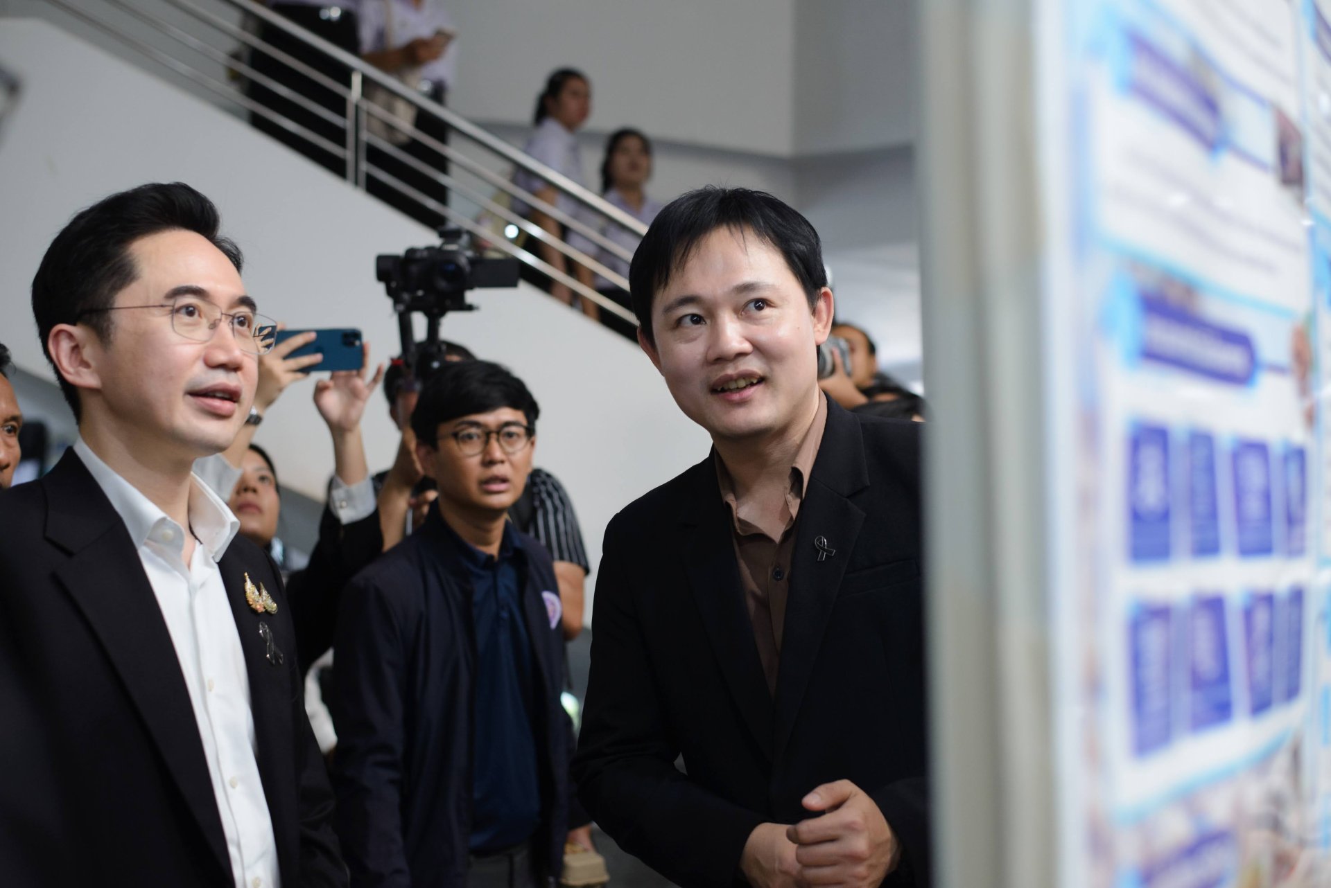 IST นำเสนอ 2 ผลงานเด่นต่อรองนายกรัฐมนตรีและรัฐมนตรี อว. พร้อมโชว์ศักยภาพนักศึกษาด้านการบริการ ในงาน SRU Research & Innovation Expo 2026